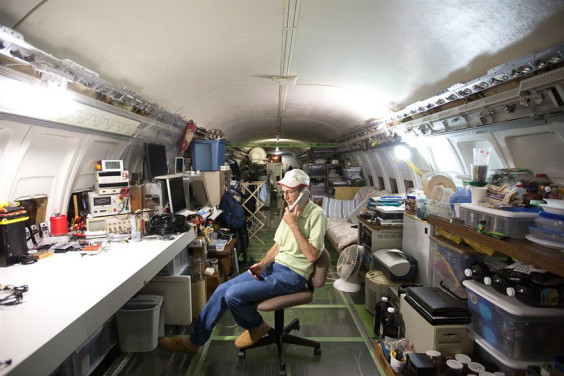 retired-boeing-727-recycled-home-bruce-campbell-6
